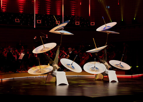 "ALIVE" A Circus Symphony 2022 - Duo Yiingling: Dancing Umbrellas | © Obrasso Concerts